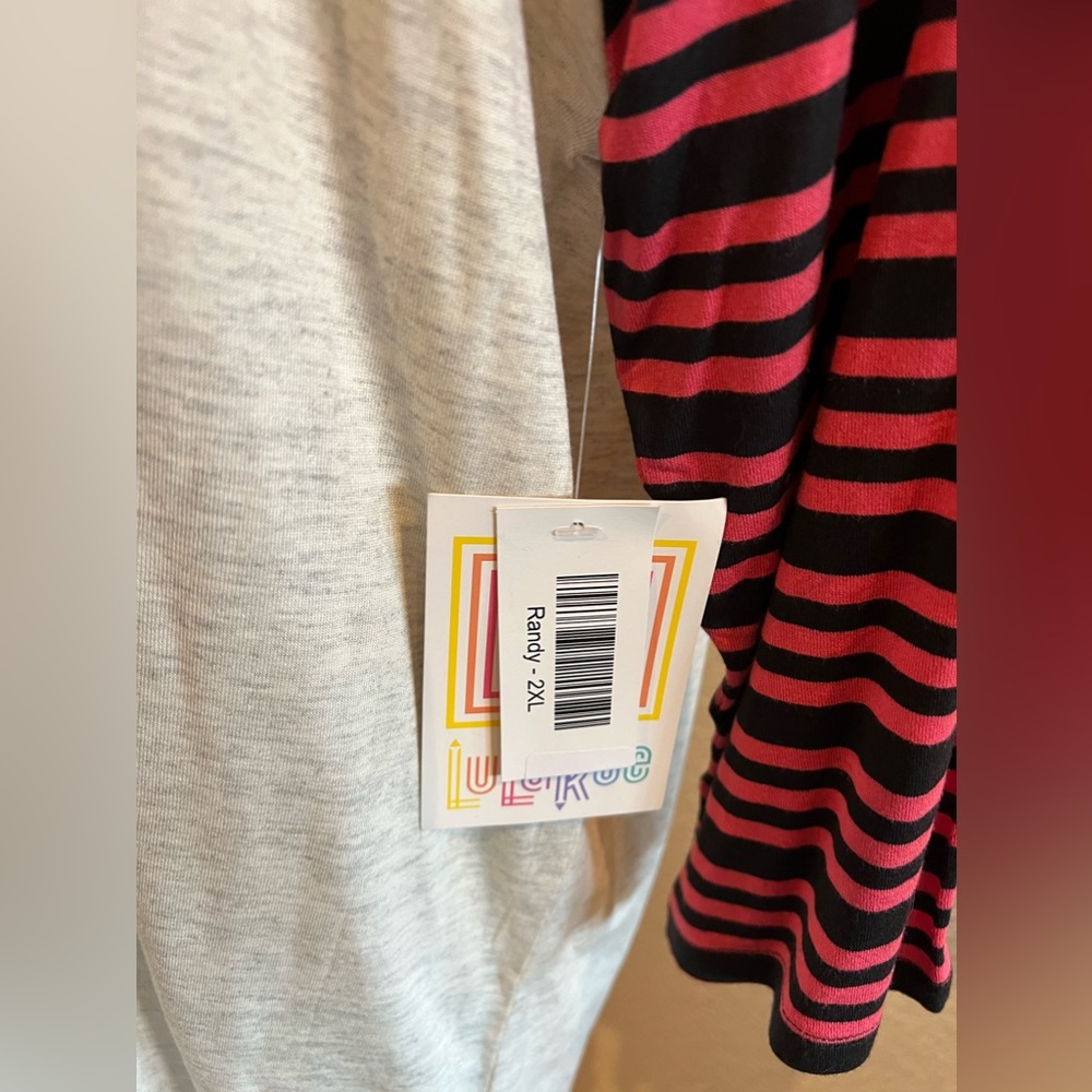 Lularoe Randy T-shirt - Picture 2 of 5